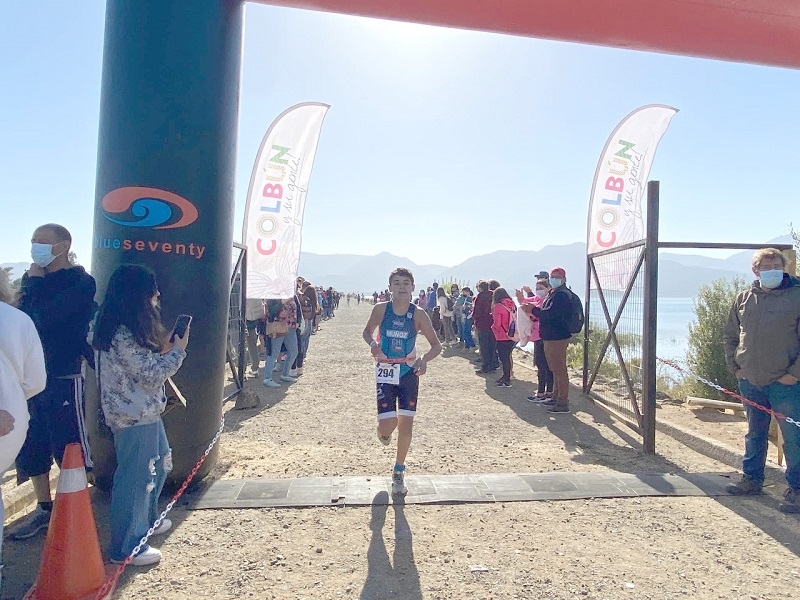 Cerca de 400 deportistas fueron parte de la 1° fecha de la Triatlón Colbún 2022