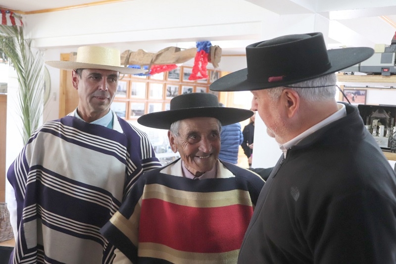 Casa de la Cultura de Longaví homenajeó a dos representantes del mundo campesino por su legado y patrimonio cultural entregado a la comuna