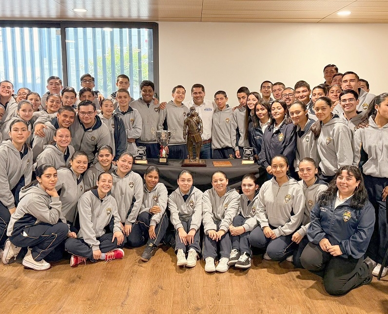 RECONOCIMIENTO A LA BANDA DE GUERRA DEL LICEO VALENTÍN LETELIER.- 