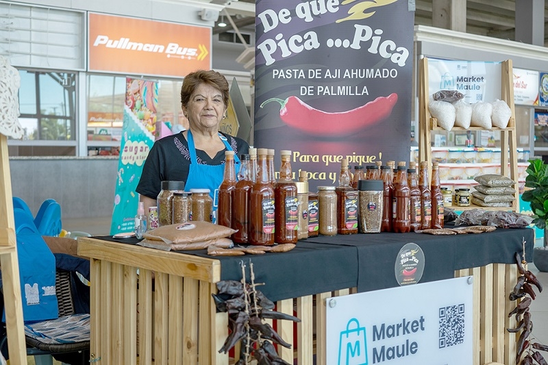 Emprendedores Market Maule aprovechan espacios de Paseo Portal Linares