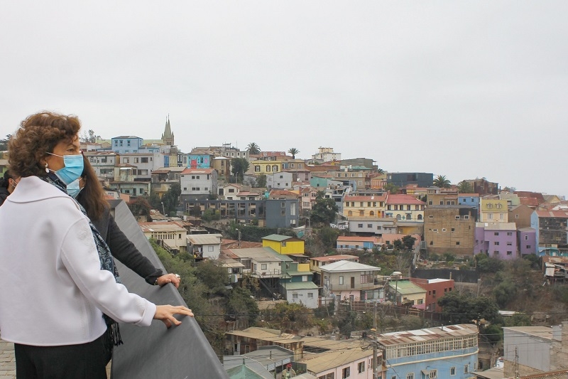 Jefa de la Unesco urgió ayuda nacional e internacional para rescatar a Valparaíso
