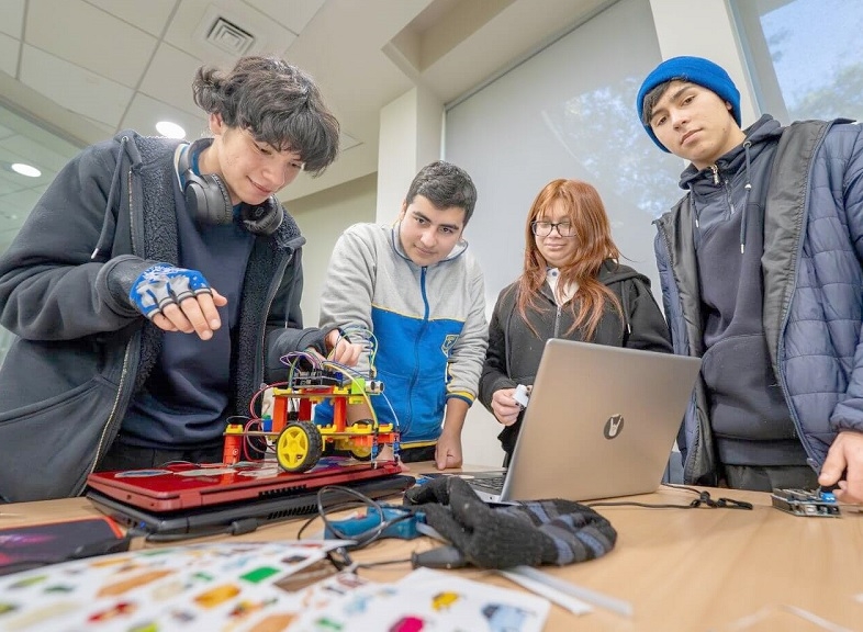Escolares del Maule participaron en Taller de Robótica de la UTalca