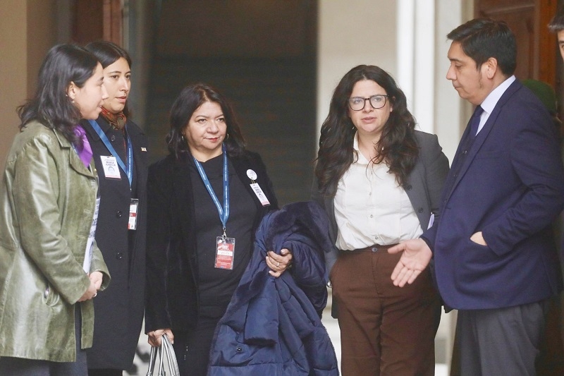 HIJAS DE CONCEJALA DESAPARECIDA SE REUNIRON CON MINISTRA DE LA MUJER.- 