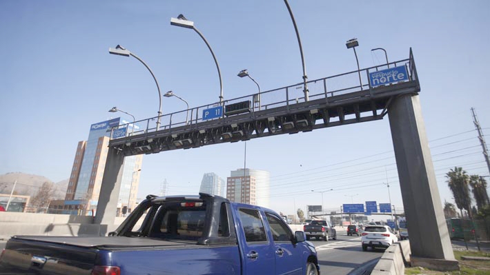 Cambia el cobro para autos sin tag en carreteras urbanas: se pone fin al pase diario y el pago tardío costará el doble