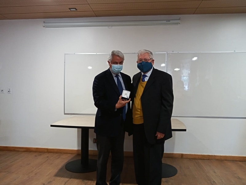Linares: En la Biblioteca "Manuel Francisco Mesa Seco", se realizó la ceremonia en la cual recibieron Medalla del Congreso Nacional-Cámara de Diputados,