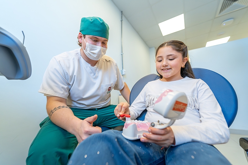 Docentes de Odontopediatría se reúnen para fortalecer la formación y colaboración académica 