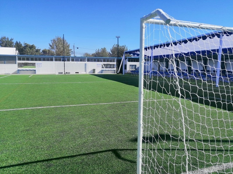 Liceo Bicentenario San Miguel Arcángel de Linares inauguró multicancha de pasto sintético