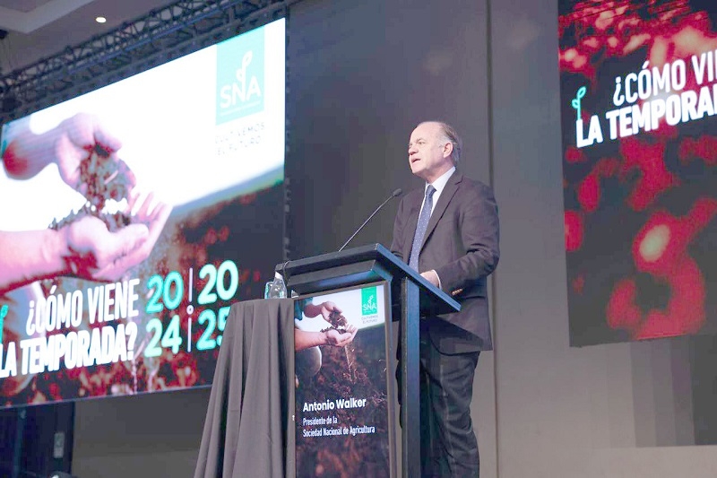  Subsecretaria de Agricultura entrega positivo balance en Seminario de la SNA “¿Cómo viene la temporada 2024-2025?”