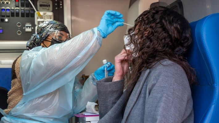 Minsal informa 11.664 nuevos casos, 992 más que la semana pasada: Casos activos rozan los 50 mil