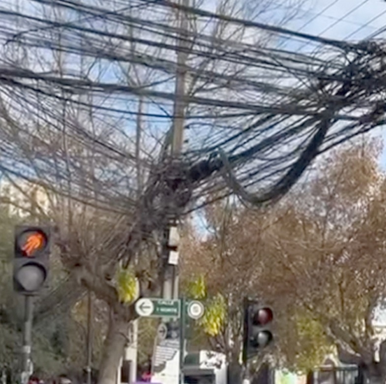 Definirán plan para retirar exceso de cables en Talca