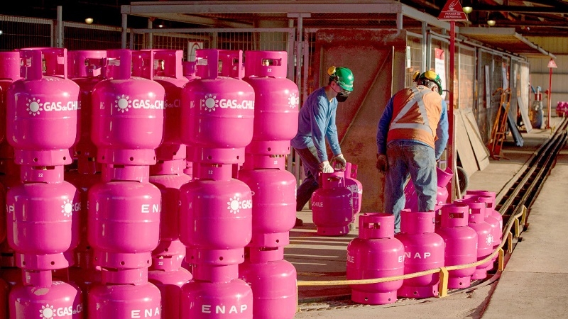 "Gas de Chile": Gobierno lanzó plan piloto que permitirá comprar gas licuado a menor precio
