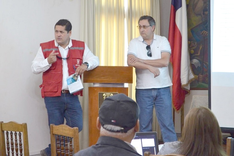 Linares: Realizan charla informativa sobre el Proyecto de Mejoramiento del Eje Januario Espinoza, Carmen y Maipú