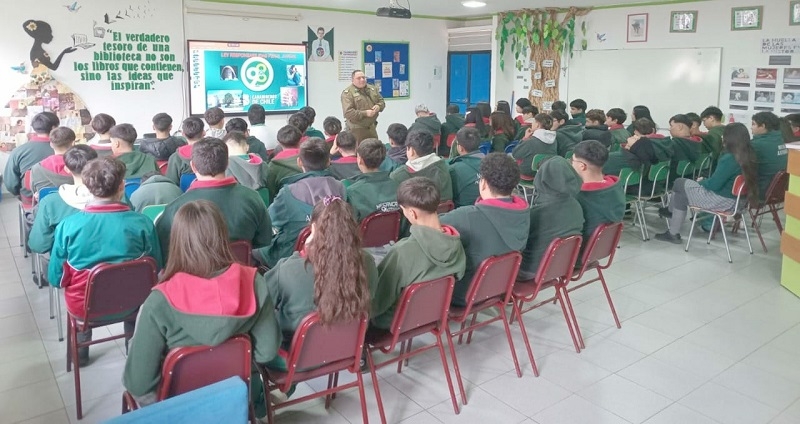 Carabineros realiza charlas preventivas sobre violencia escolar a estudiantes de las Provincias de Linares y Cauquenes