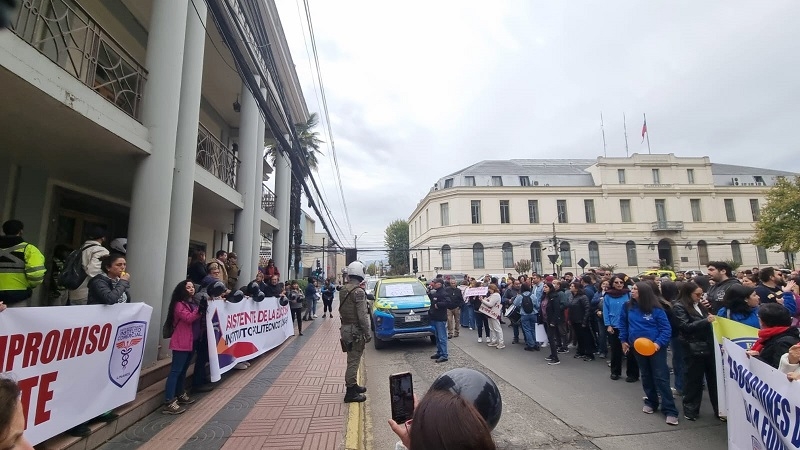 Linares:  Gremios de la Educación paralizaron ayer y hoy es movilización del Sector Público