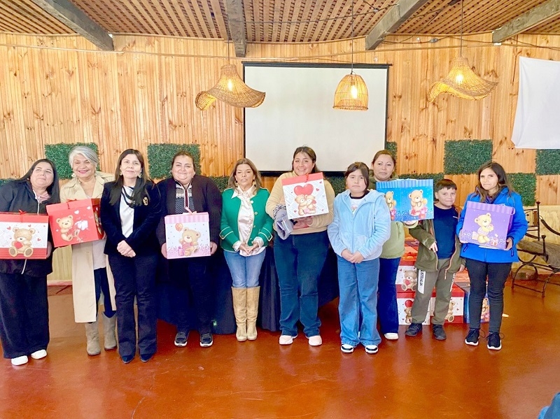 Apoyando a madres e hijos el FOSIS promueve entornos familiares positivos y protectores