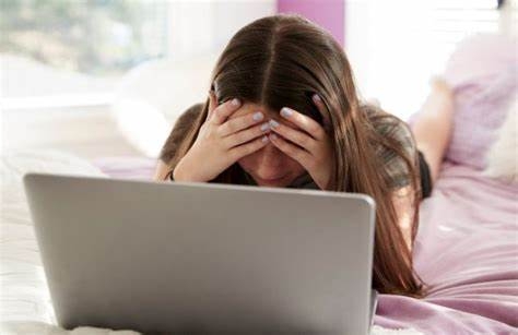 Síndrome FOMO: ¿Cómo evitar cuadros de ansiedad en adolescentes con alta exposición a redes sociales?