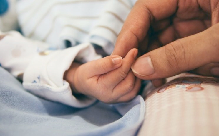  Avanza proyecto que extiende permiso postnatal parental