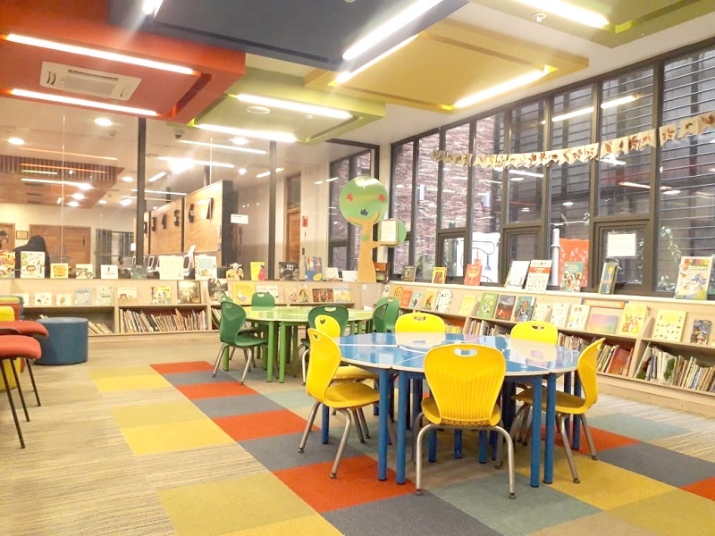 Un Refugio de Fantasía y Creatividad: La Sala Infantil de la Biblioteca Pública de Linares