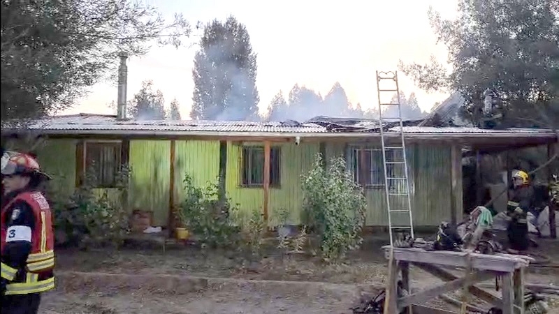 Linares: incendio afectó a vivienda en Ruta L-45