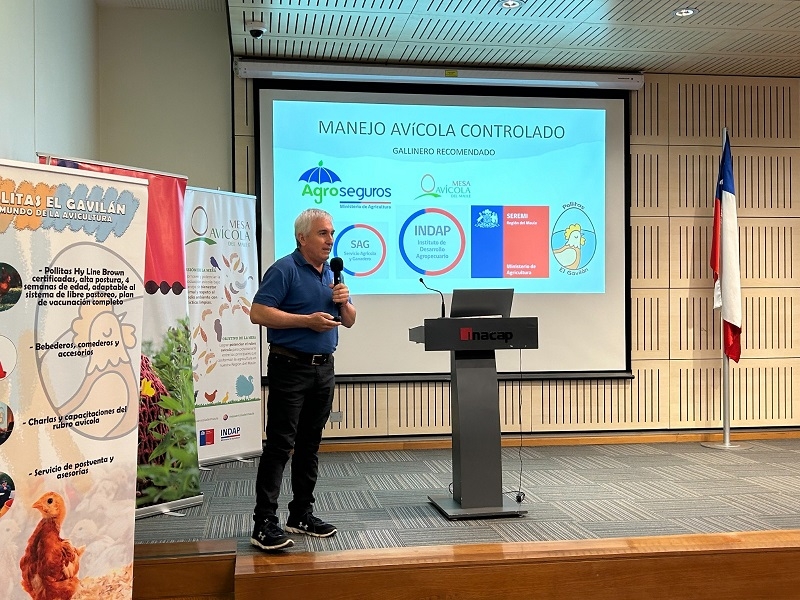  Avicultores se capacitan sobre medidas de apoyo para enfermedades exóticas en aves