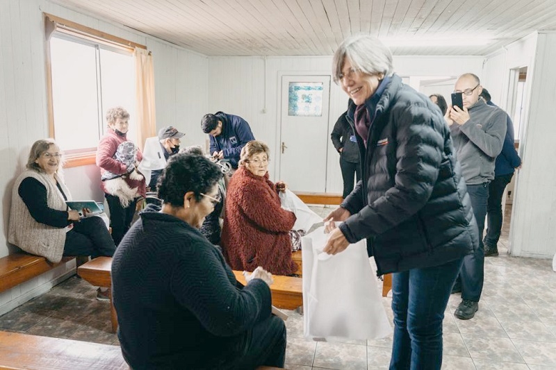 Seremi de Salud dialoga con vecinos de linares sobre universalización de la atención primaria de salud