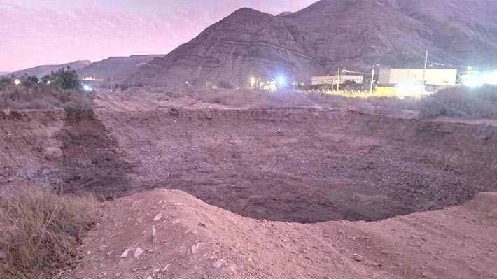 Preocupación por socavón de 32 metros de diámetro en Tierra Amarilla: Sernageomin envía equipos para "evaluar situación"