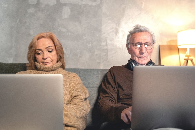 SeniorLab UC + falabella.com: la alianza para seguir acercando la era tecnológica a los adultos mayores
