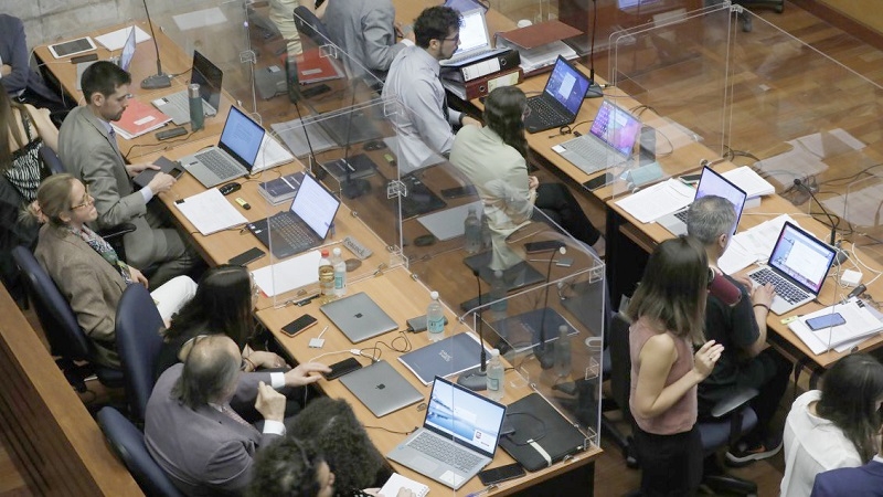 Fiscalía formaliza a 30 médicos: Los acusa de crear centros médicos para vender las licencias médicas