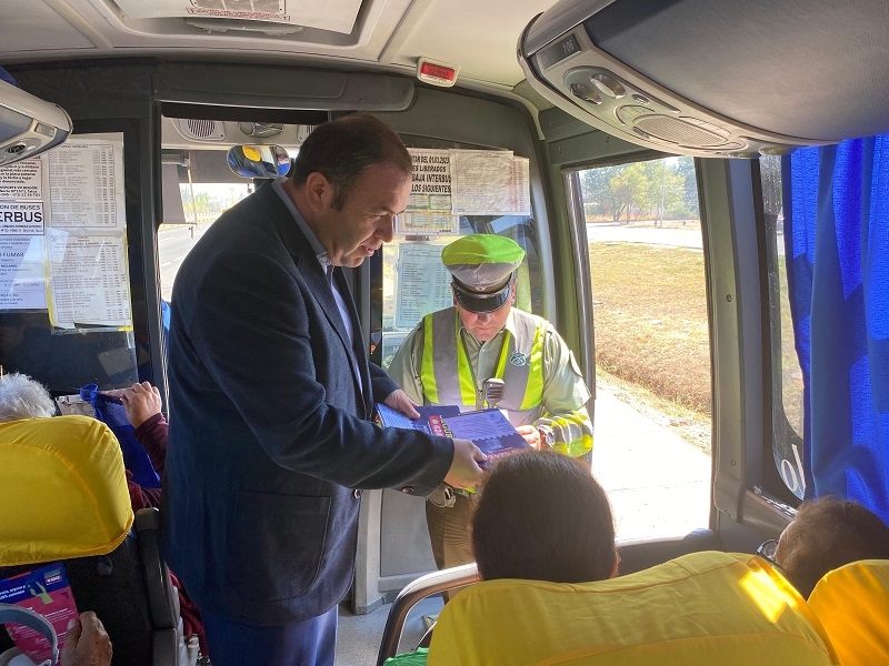 Linares: Autoridades realizan fiscalización a automovilistas en Ruta 5 Sur