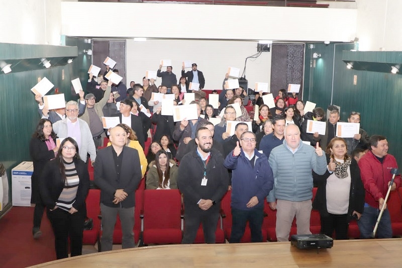 Vecinos de Longaví finalizaron cursos de Instalación de paneles solares, Instalación eléctrica y Manipulación de alimentos