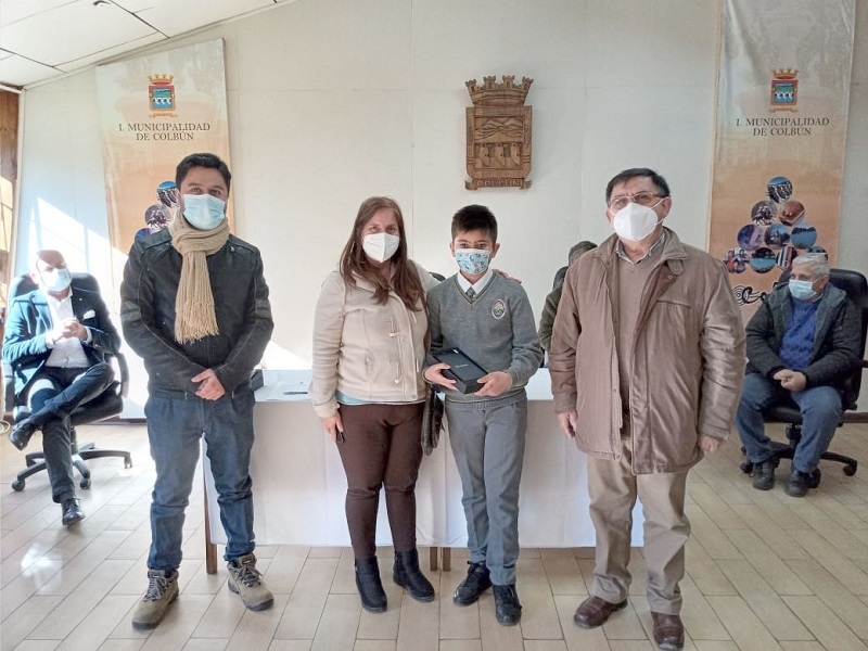 Municipalidad de Colbún entregó 400 tablet a estudiantes de la comuna