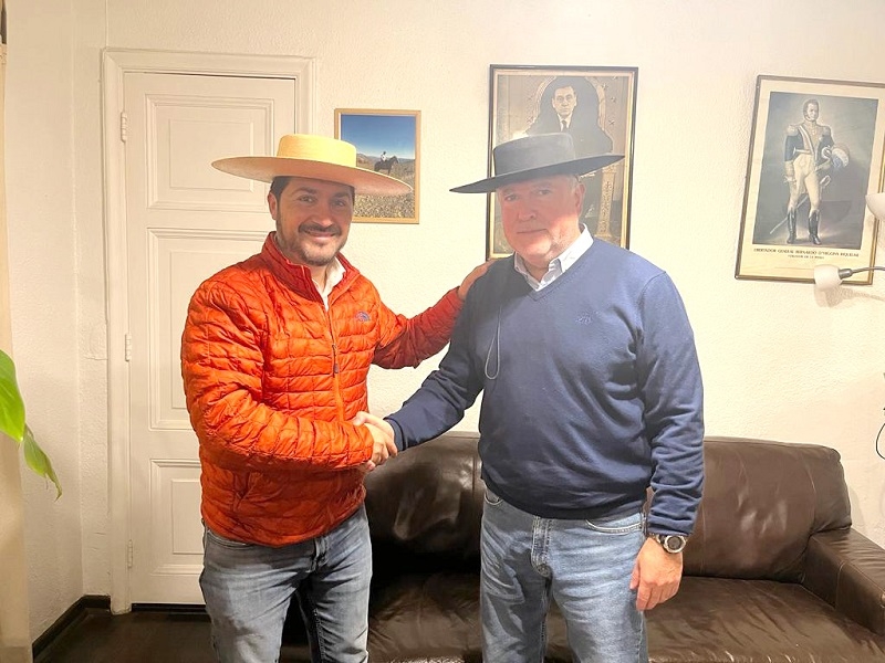 Alcalde de Longaví se reunió con Diputado Hugo Rey para solicitar más apoyo a las familias campesinas que deben regularizar sus construcciones