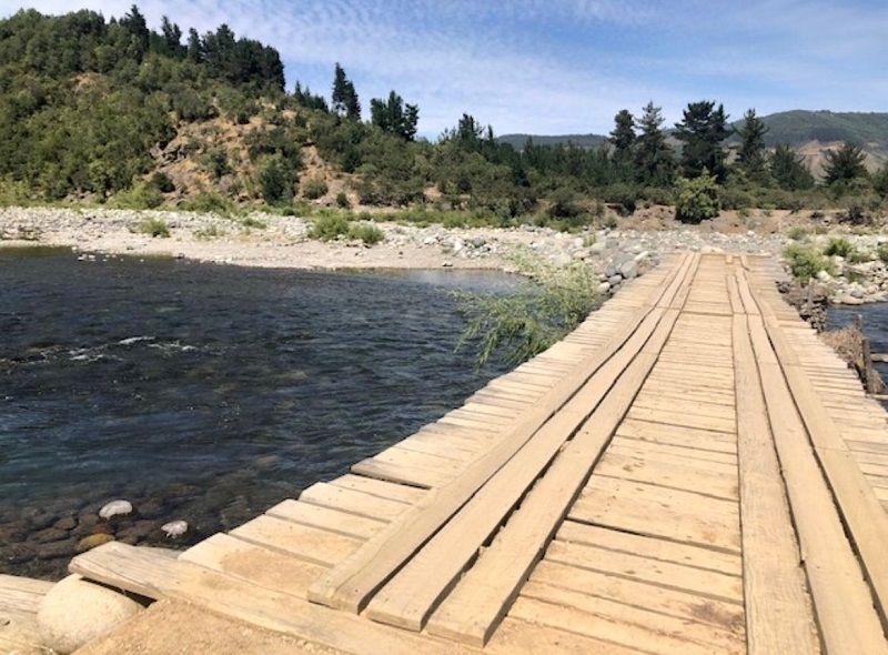 Alcalde de Longaví realiza gestiones con delegada presidencial por Puente La Recova  que se cayó dejando sin conexión a  vecinos de Vega del Molino 