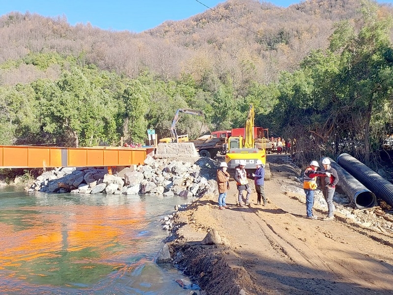En su etapa final avanza reconstrucción de puente Vejar en la precordillera de Parral