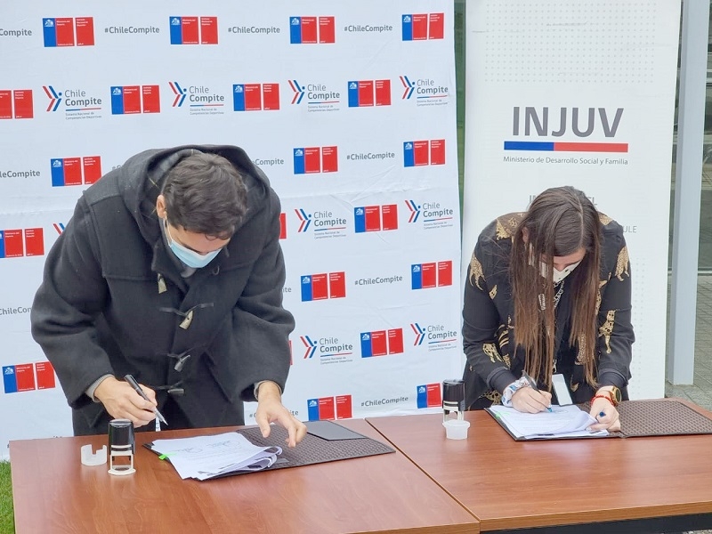 IND e INJUV firman convenio de promoción de la actividad física y deporte entre la juventud