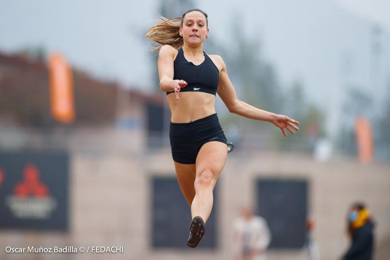 Linarense Rocío Muñoz mejora sus marcas en salto largo y 100m planos