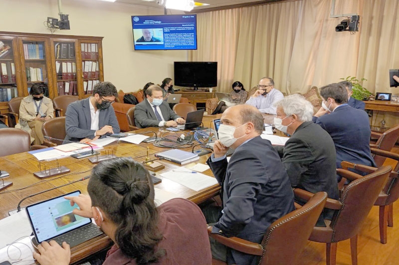 Avanza proyecto de teletrabajo para embarazadas durante estado de excepción o alerta sanitaria