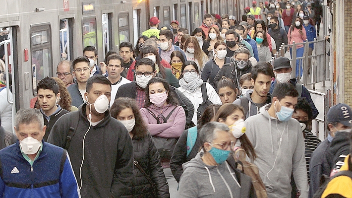 Metro y aumento de comercio ambulante en sus estaciones: "Se trata de un fenómeno difícil de controlar"
