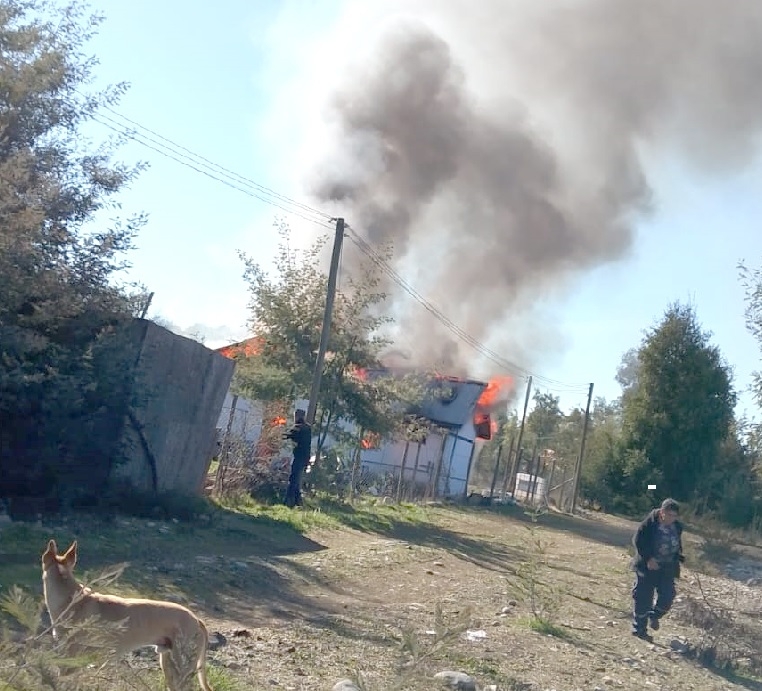 Linares: incendio destruyó vivienda en San Víctor Álamos