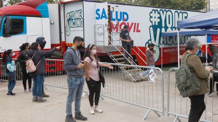 Minsal analiza "mayores incentivos" a quienes tengan el pase de movilidad para acelerar vacunación de rezagados