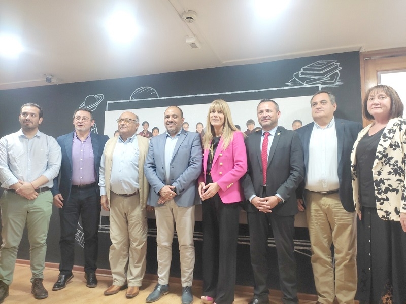 Senadora Rincón y alcaldes del Maule plantean crítica situación económica a Ministro de Educación