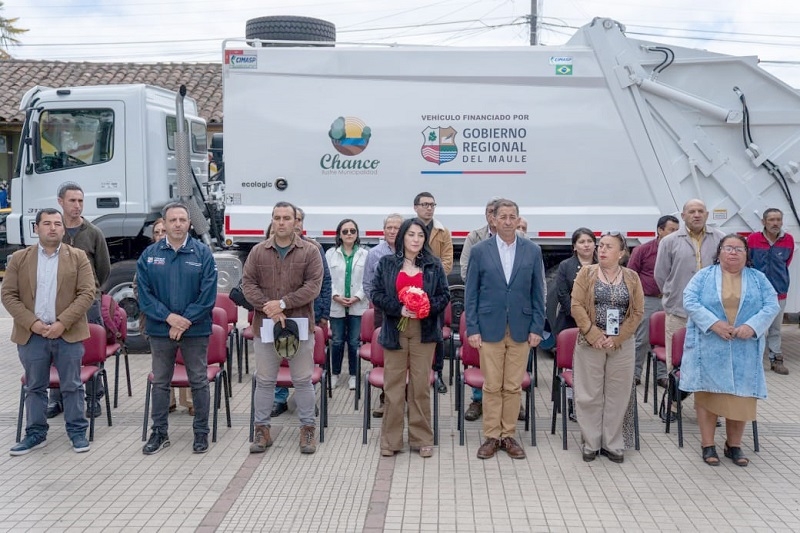 Chanco recibe nuevo Camión Recolector de Residuos de la mano del Gobierno Regional   