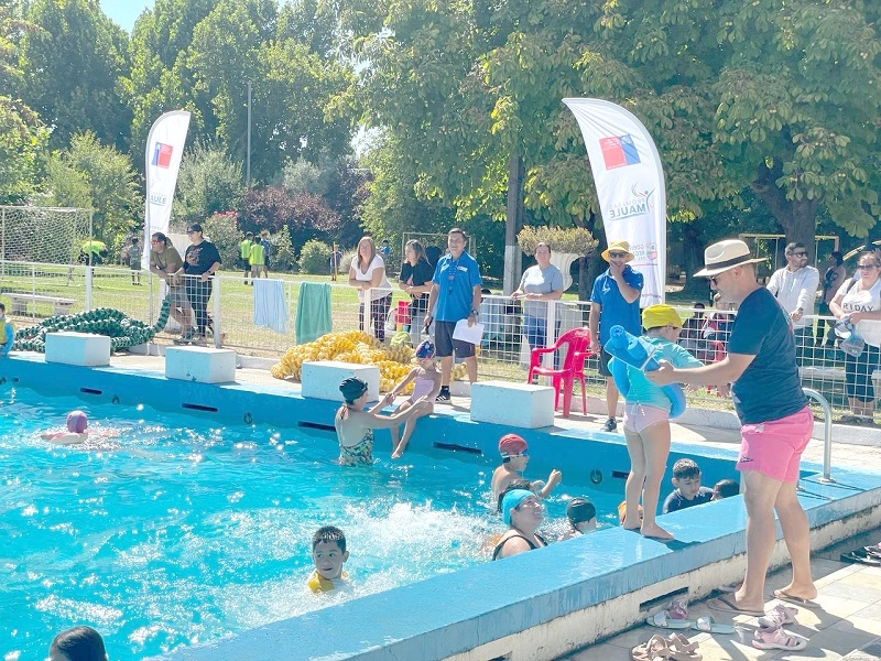 Plan de Natación cerró con éxito sus talleres 2024 en el Maule