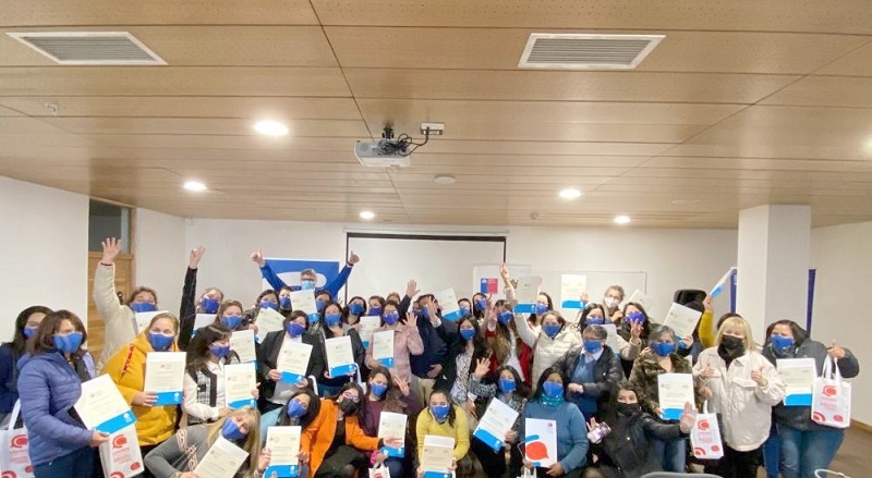 Centro de Negocios Sercotec de Linares certificó a medio centenar de emprendedoras