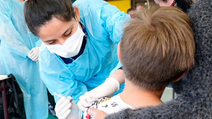 Minsal proyecta que inoculación con Sinovac a menores desde los 3 años comience en diciembre