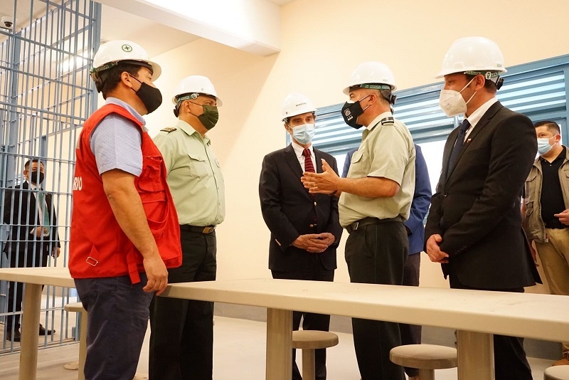Ministro Larraín visitó la futura cárcel de Talca, que tendrá 1.400 cámaras de vigilancia y será el centro de reinserción social más grande del país
