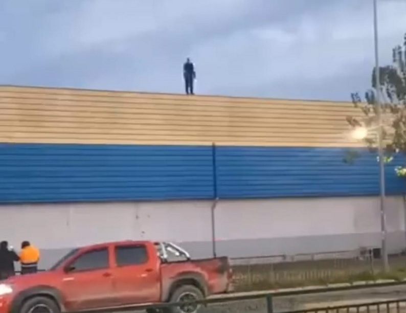 Un detenido tras grave incidente en techumbre de supermercado linarense