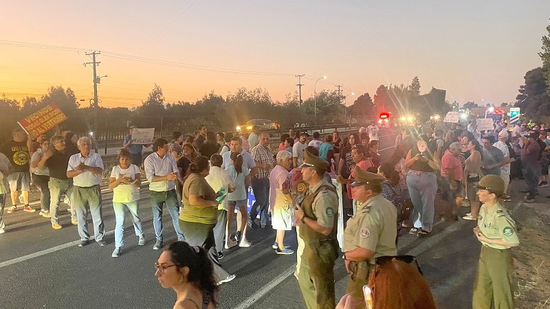 Con toma parcial de ruta 5 vecinos de Villa Alegre y Yerbas Buenas se oponen a proyecto de vertedero