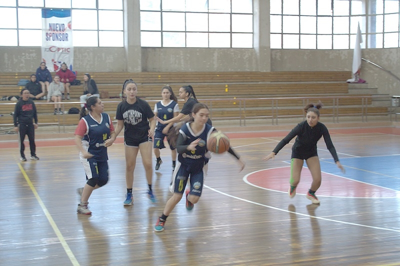 Con Deportes fue celebrado el aniversario de la comuna de Linares