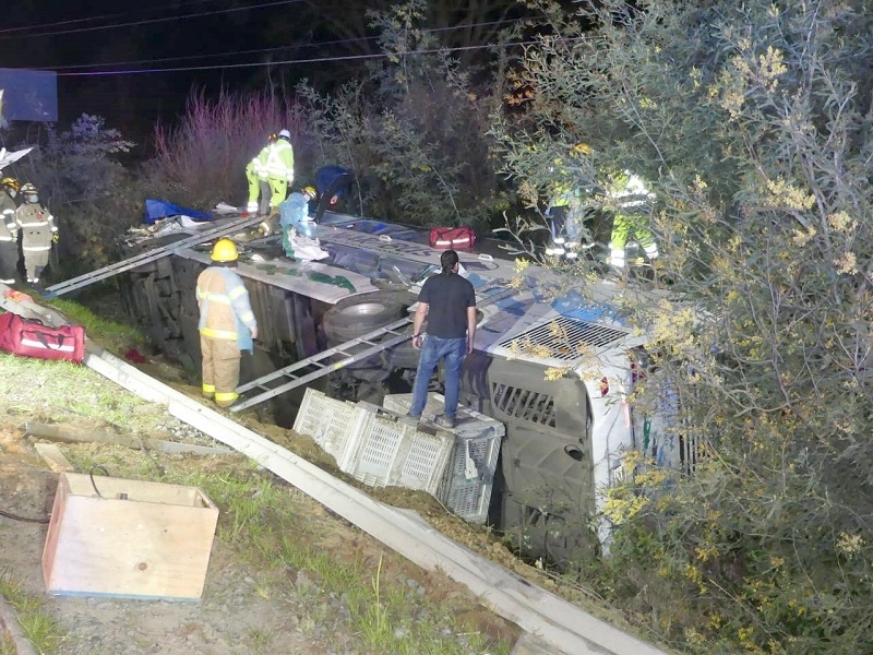 Ruta 5 Sur: Un fallecido y varios heridos en choque de bus con dos camiones 